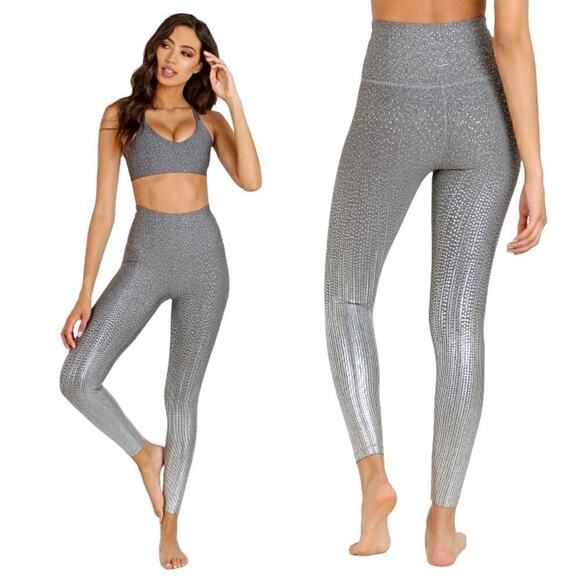 NWOT Beyond Yoga Drip Dot High Waisted Midi Athletic Leggings Grey Silver Large - Picture 1 of 8